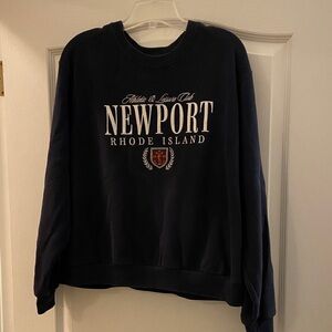 Hollister sweatshirt Navy Blue embroidered graphic Newport RI size medium 💙